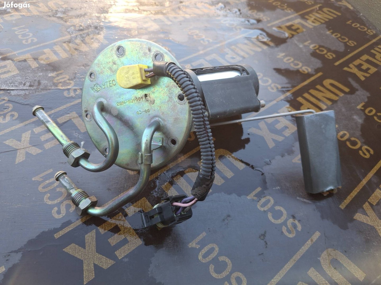 Lada Niva 1.7 üzemanyag szivattyú szintjelző