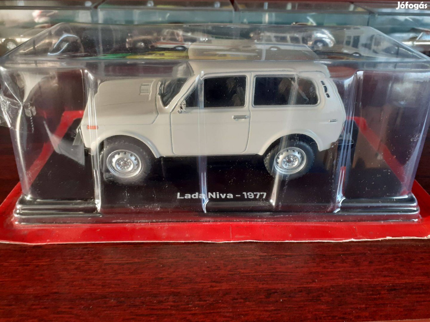 Lada Niva 2121 feher kisauto modell 1/24 Eladó