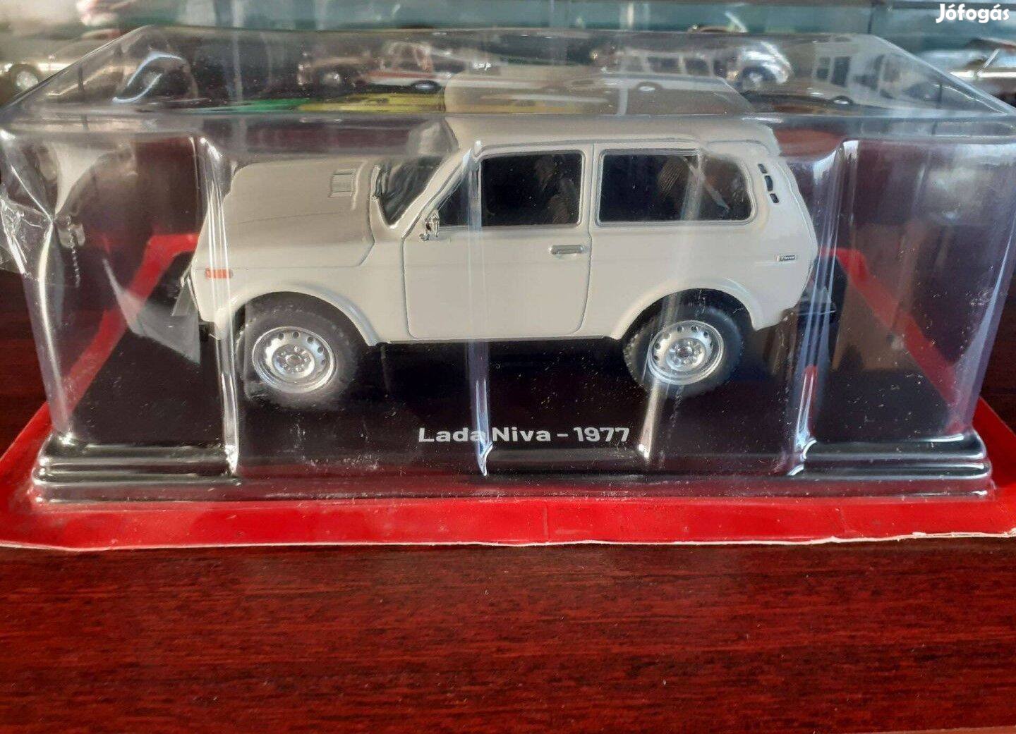 Lada Niva 2121 feher kisauto modell 1/24 Eladó