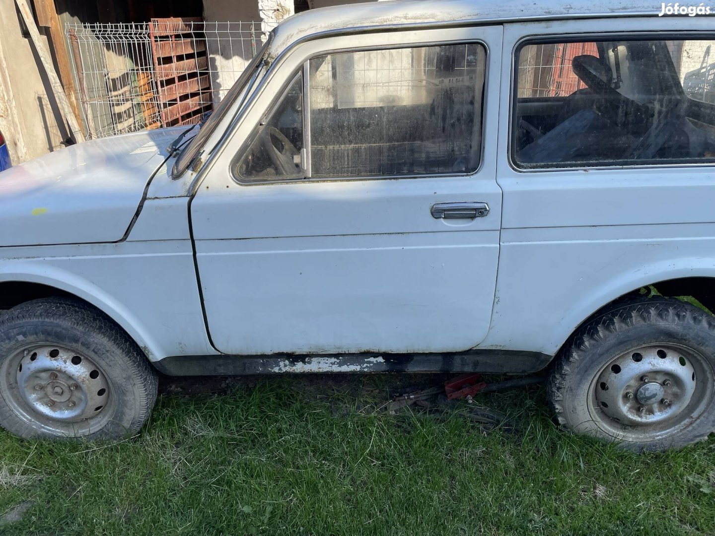 Lada Niva alkatrésznek eladó