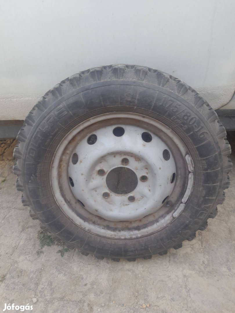 Lada Niva felni gumival
