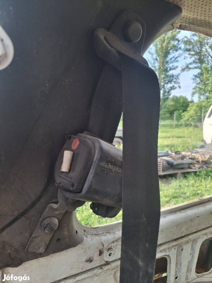 Lada Niva hátsó biztonsági öv 