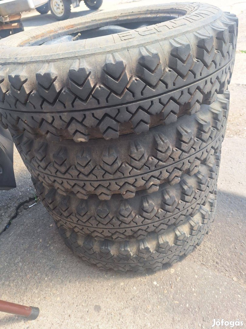 Lada Niva terepes gumiabroncs garnitúra (Voltyre) eladó