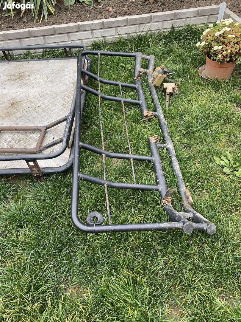 Lada Niva vadszállító és tetőcsomagtartó. 