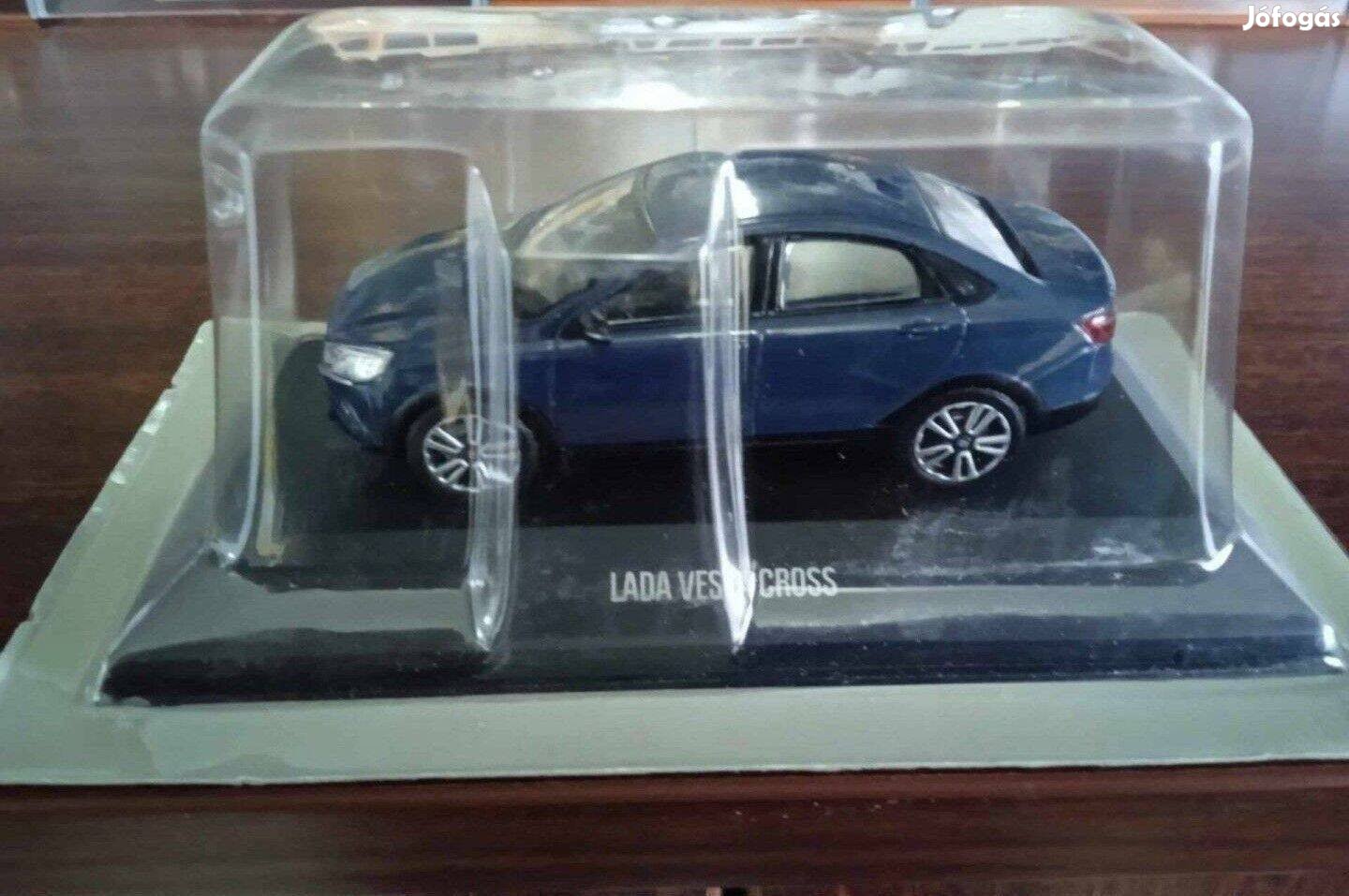 Lada Vesta Cross" kisauto modell 1/43 Eladó