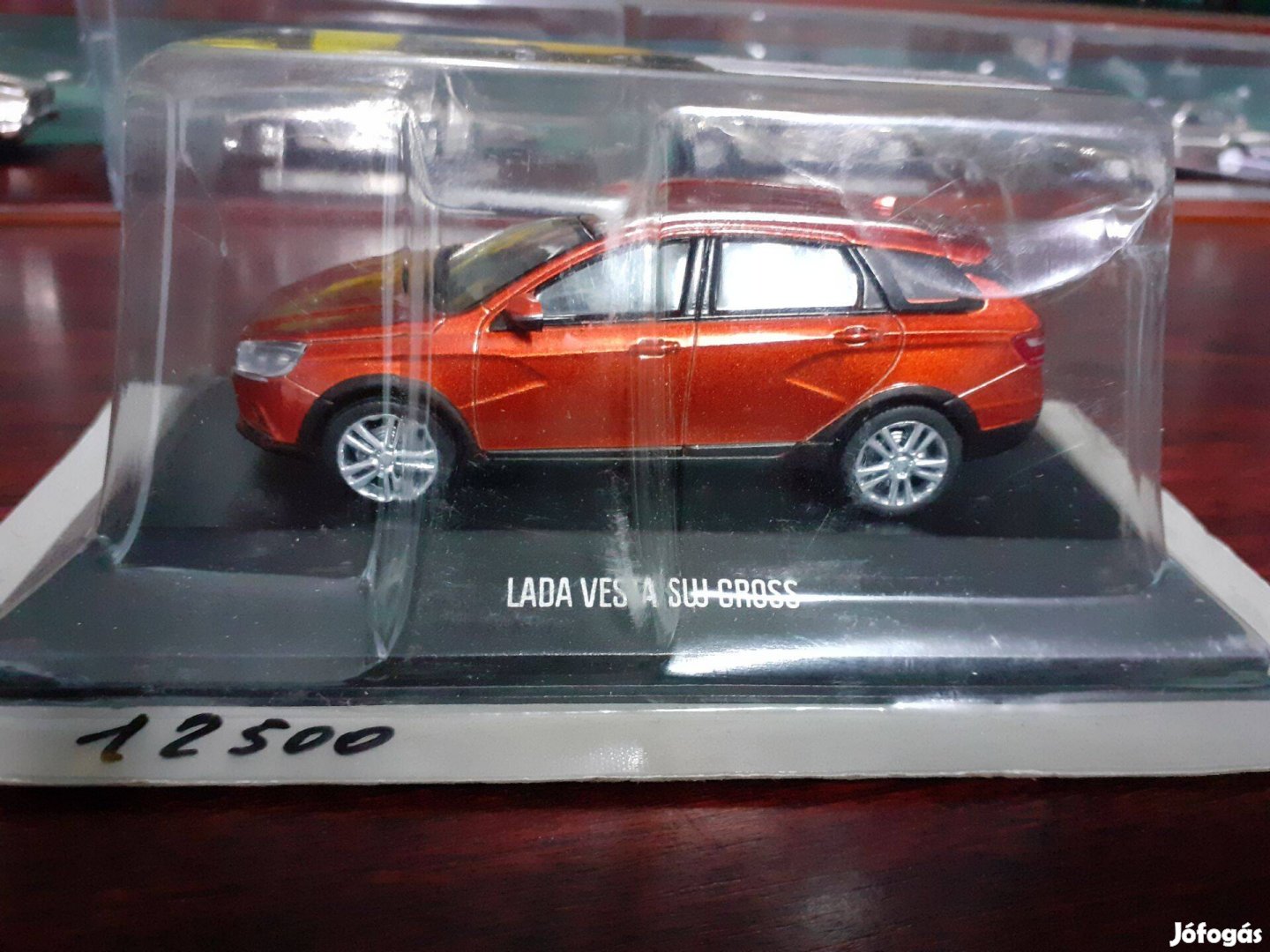 Lada Vesta SW cross kisauto modell 1/43 Eladó