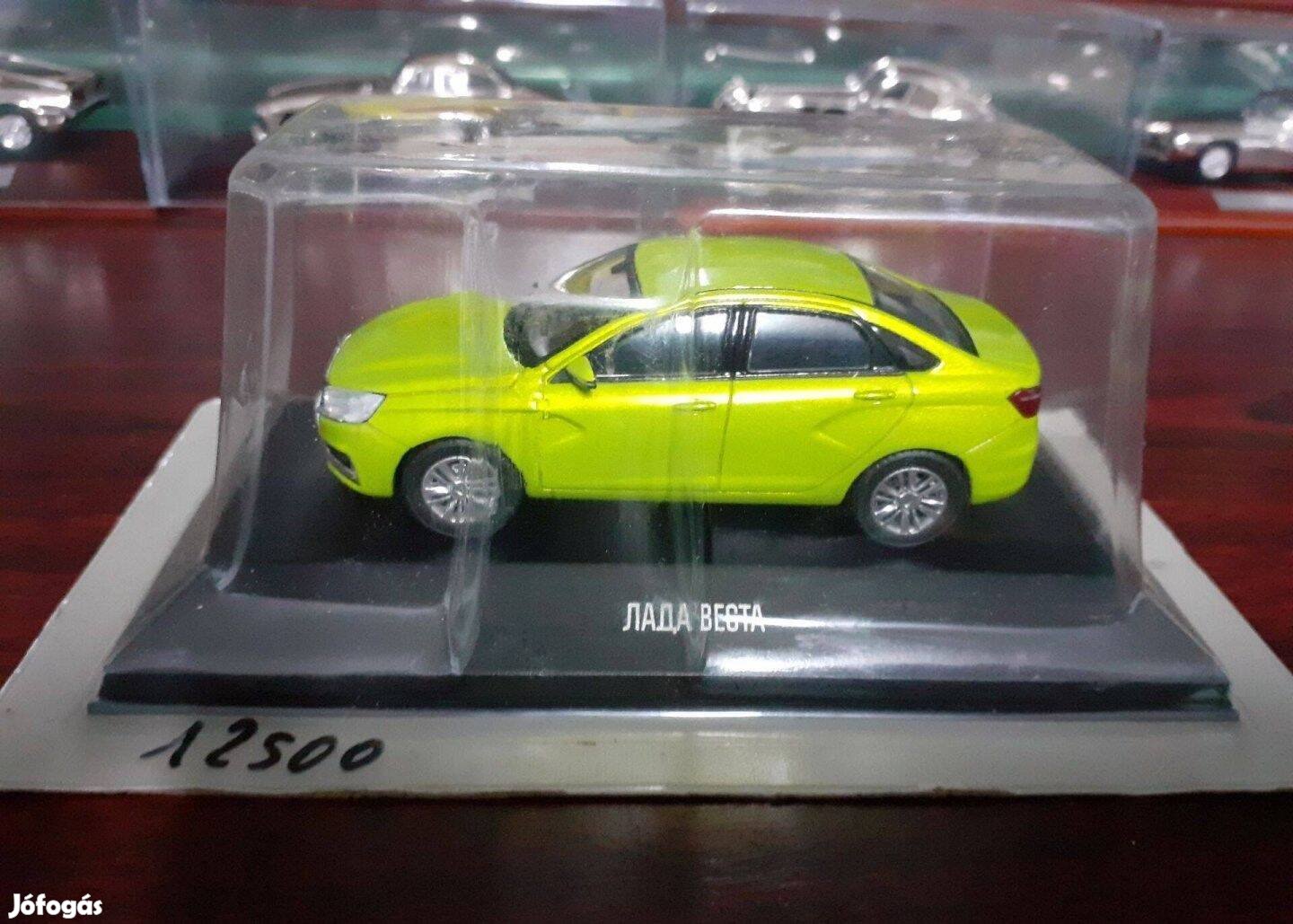 Lada Vesta kisauto modell 1/43 Eladó