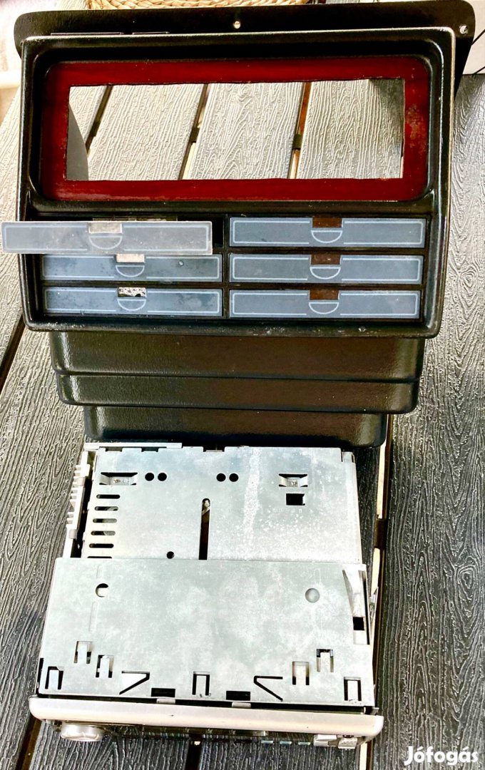 Lada kazettás box