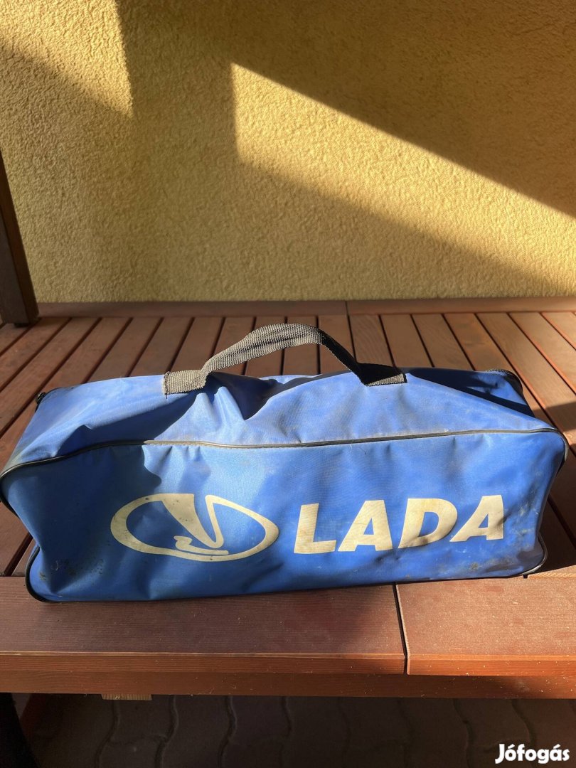 Lada táska - kötelező felszerelésekkel 