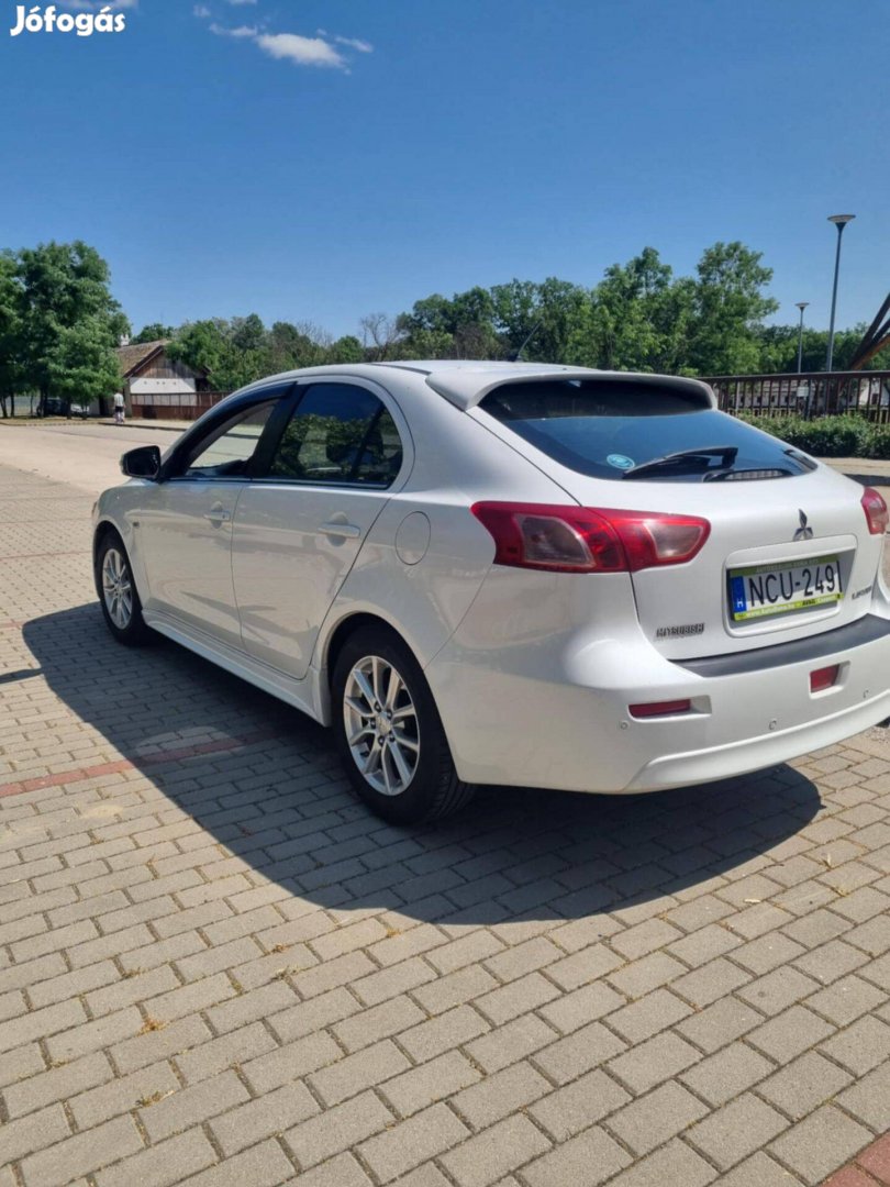 Ladó Mitsubishi Lancer Sportback Friss műszakis, megkímélt állapotba