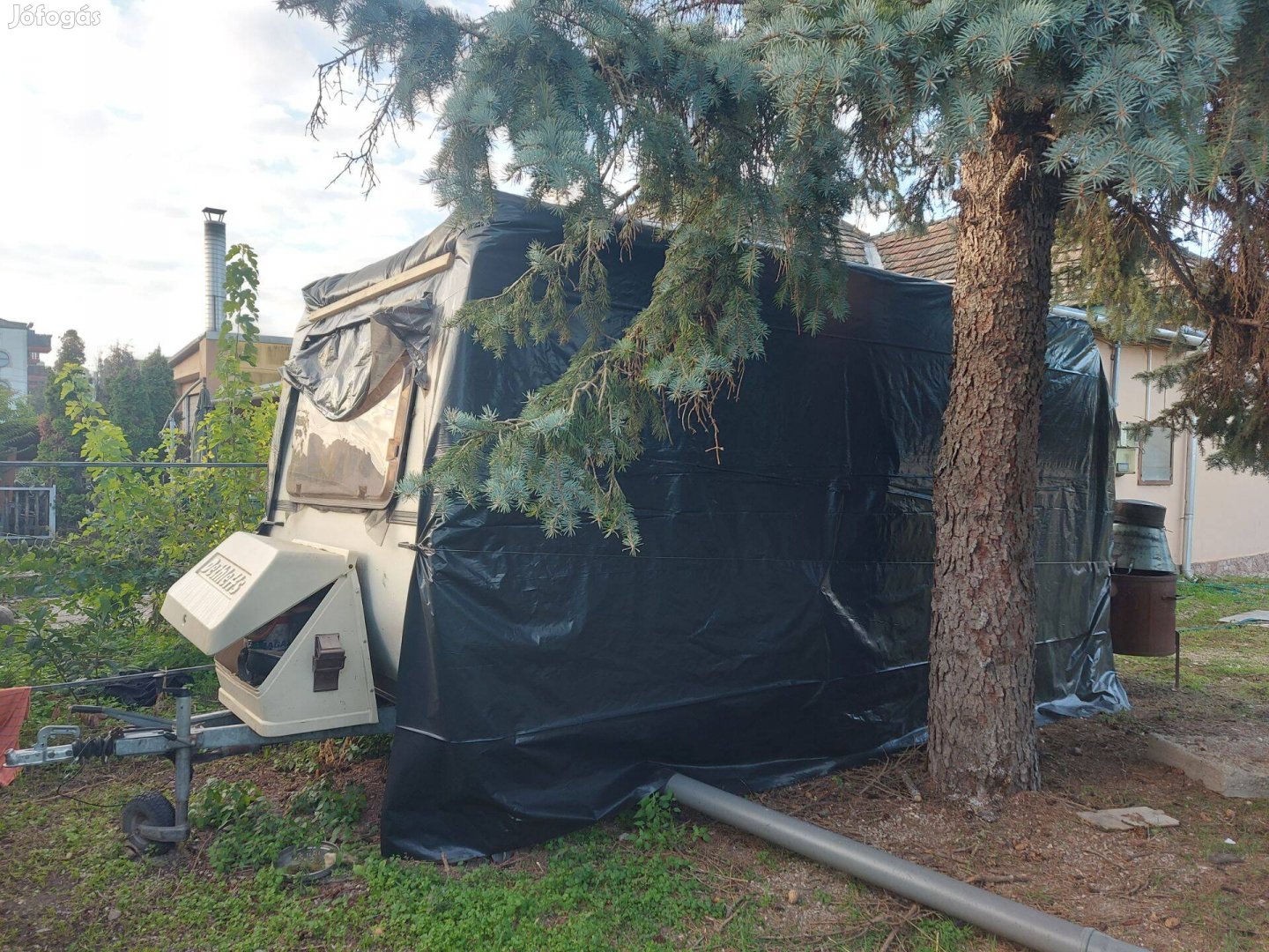 Lahókocsi lakás célra eladó