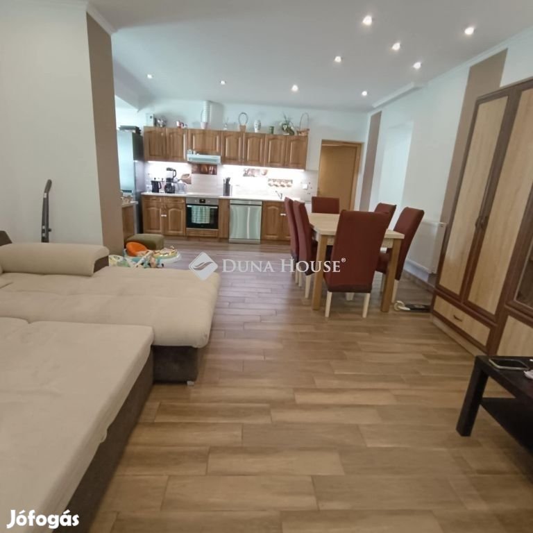 Lajosmizse külterületén szépen felújított családi ház eladó