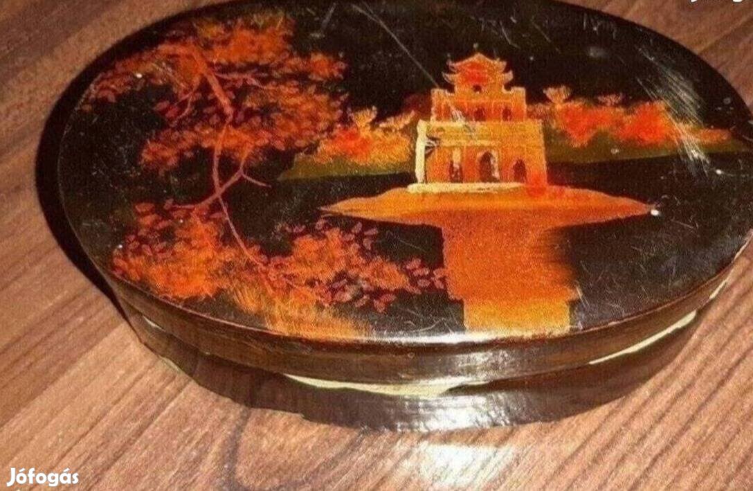 Lakkozott doboz