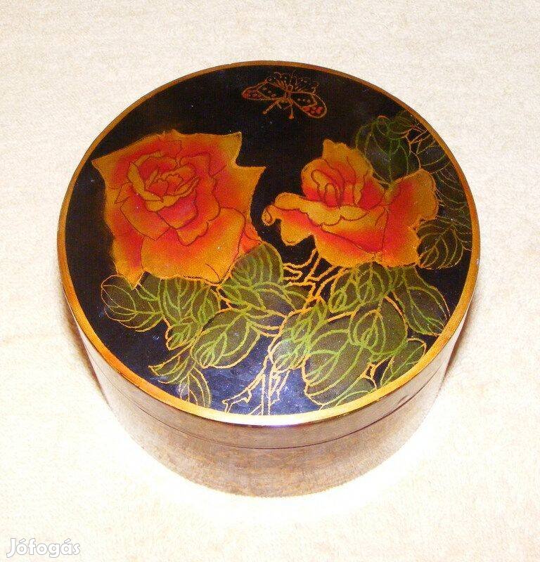 Lakkozott rózsás doboz