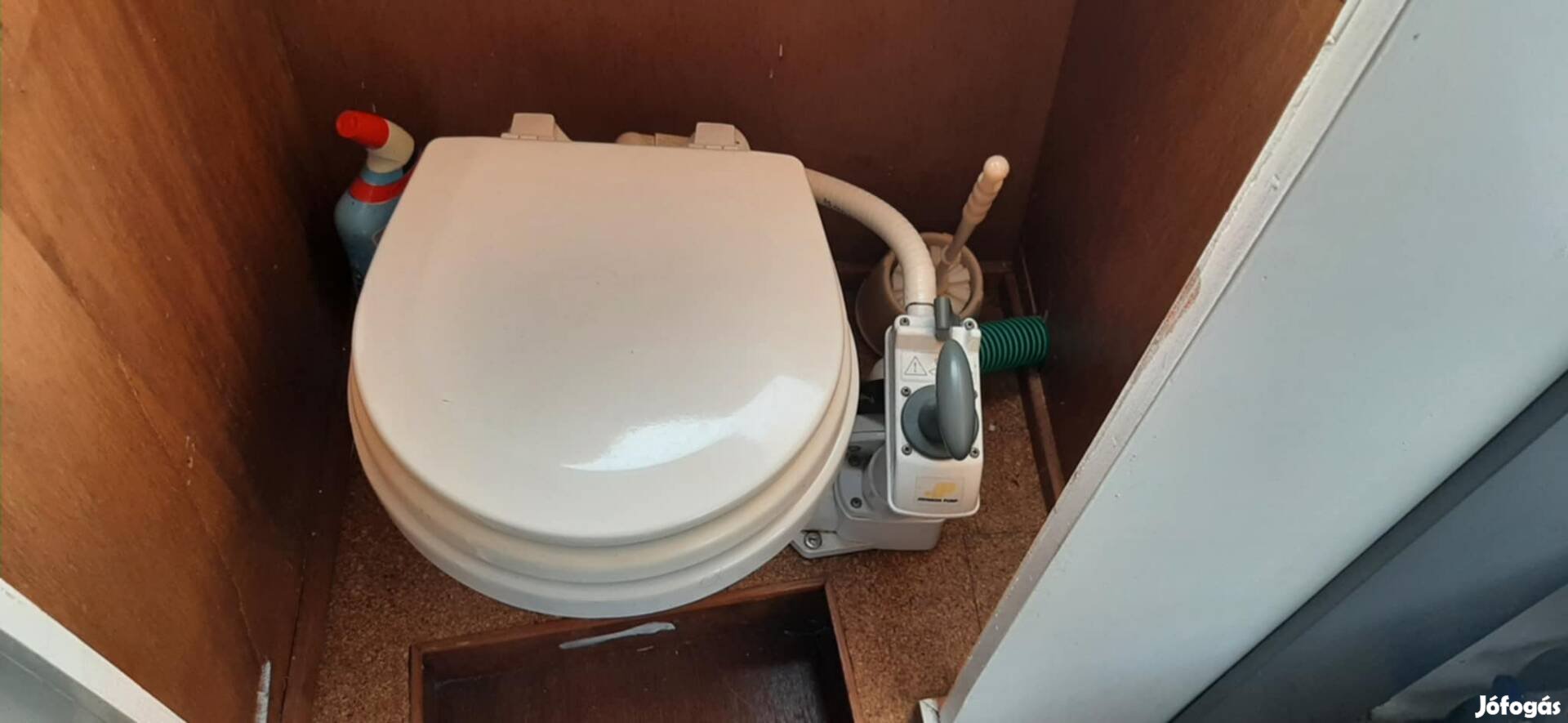 Lakó, horgász hajó