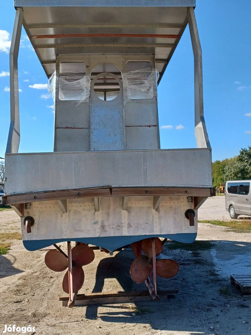 Lakó turahajó