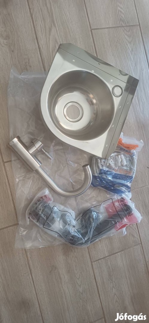 Lakóautó lakókocsi sarok mosdó