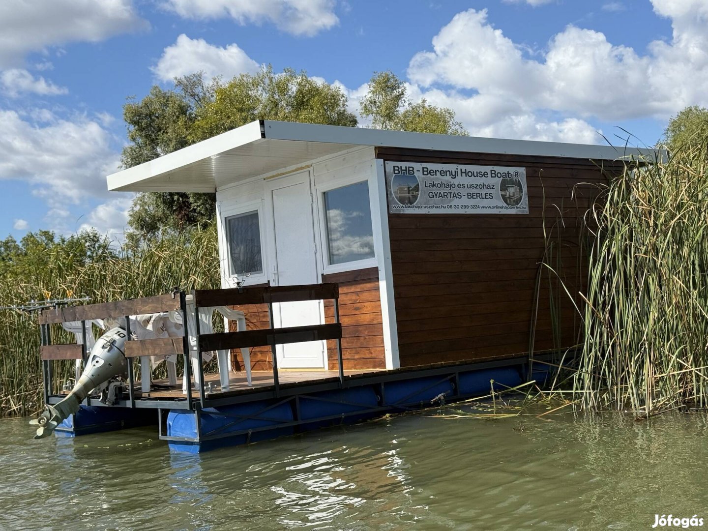 Lakóhajó, úszóház, vízikunyhó a Tisza-tavon