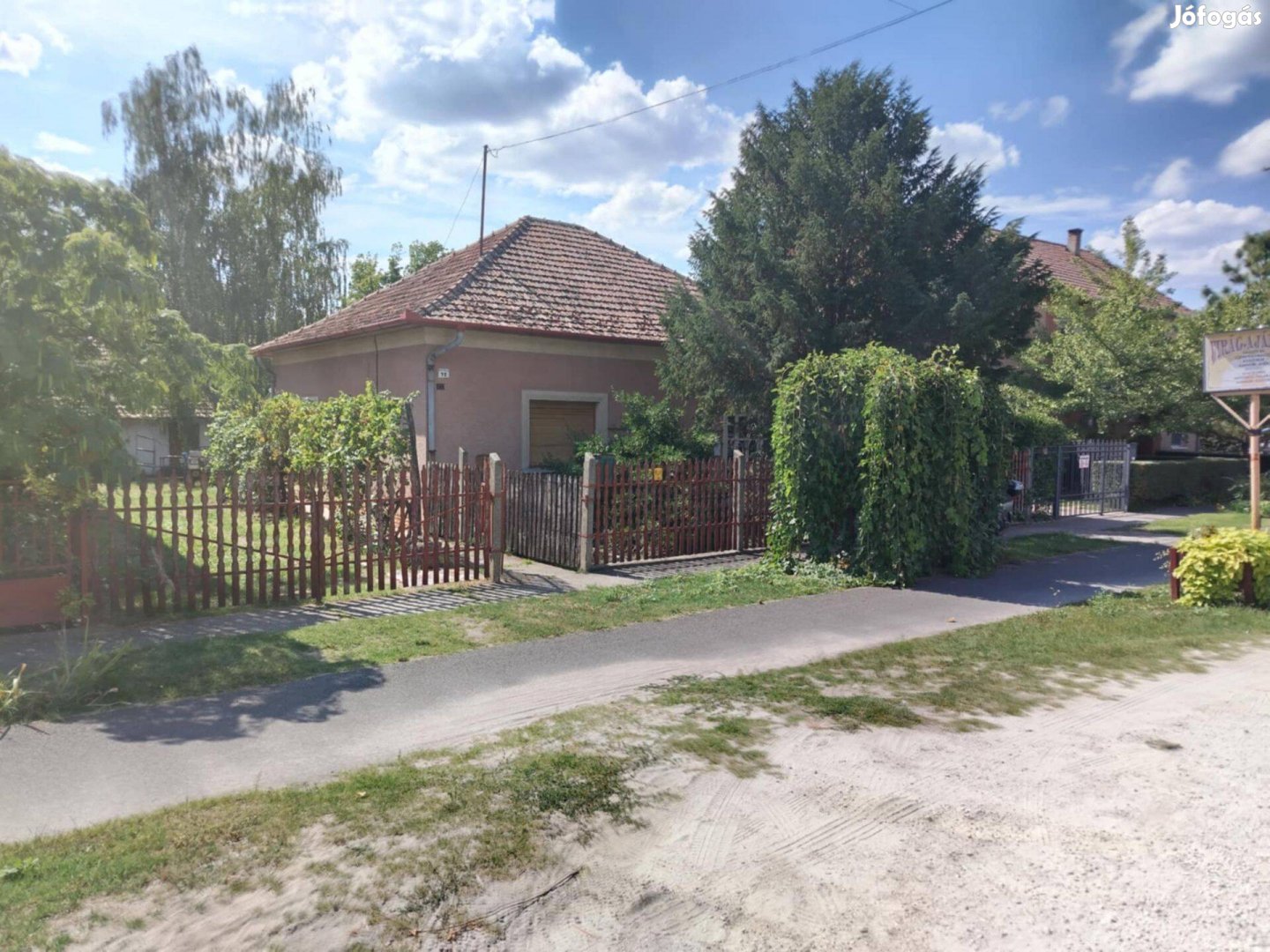 Lakóház Zsombó központjában