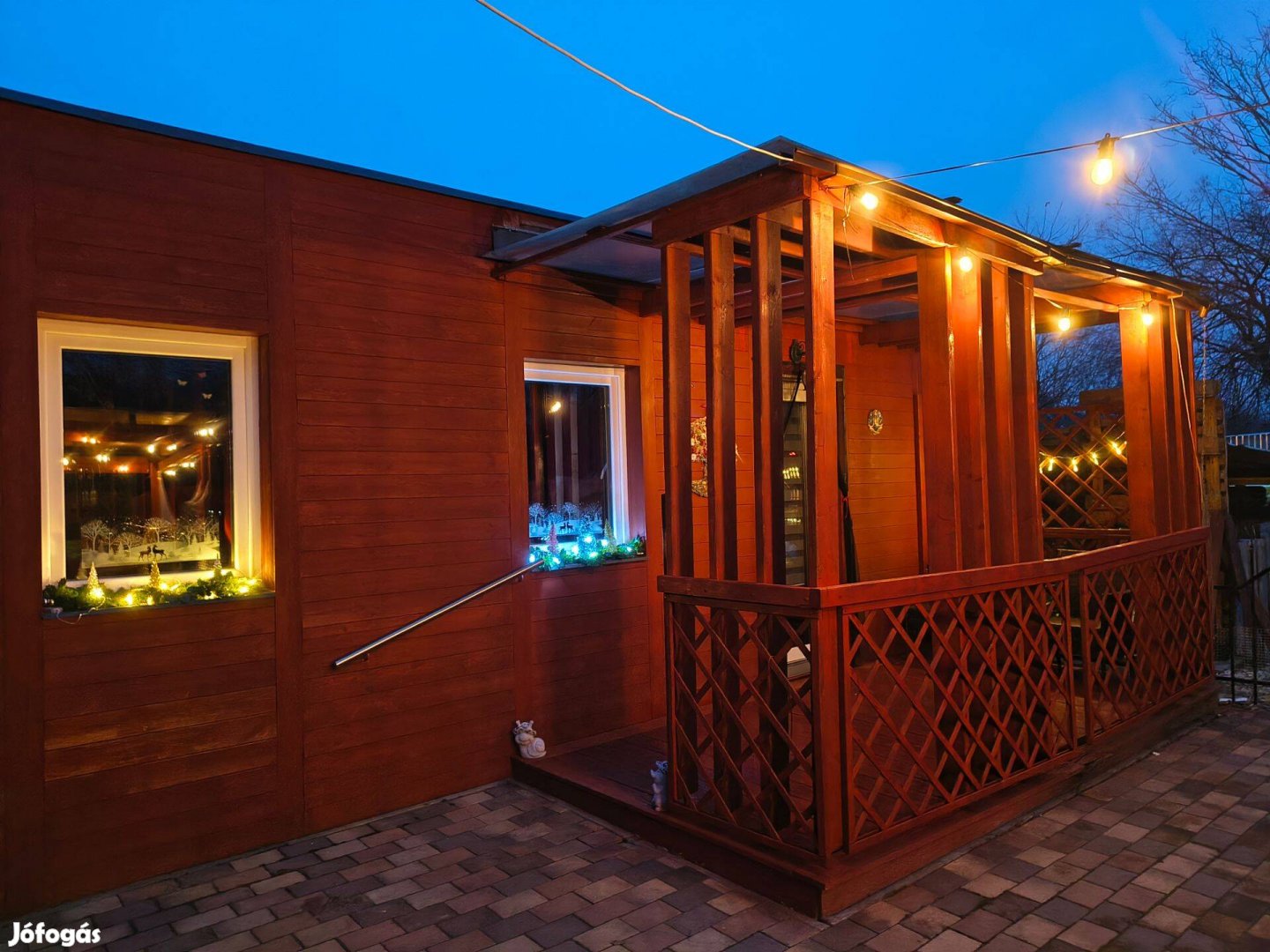 Lakóházzá minősíthető 30 cm- es falazattal mobil faház