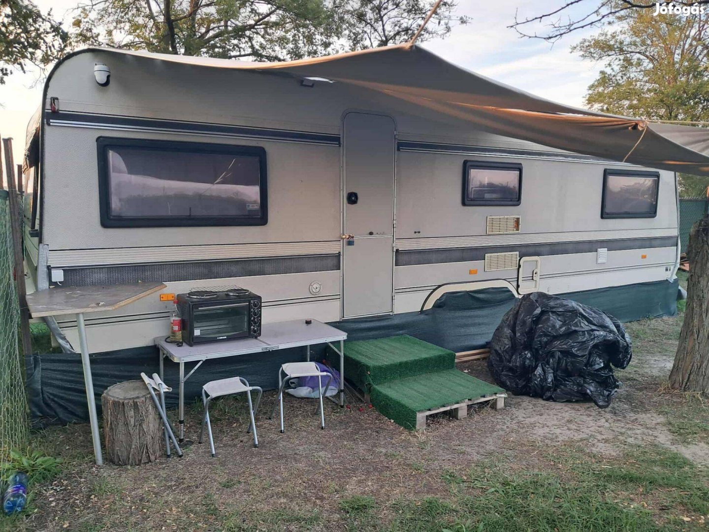 Lakókocsi Hobby 730 nagy méretű