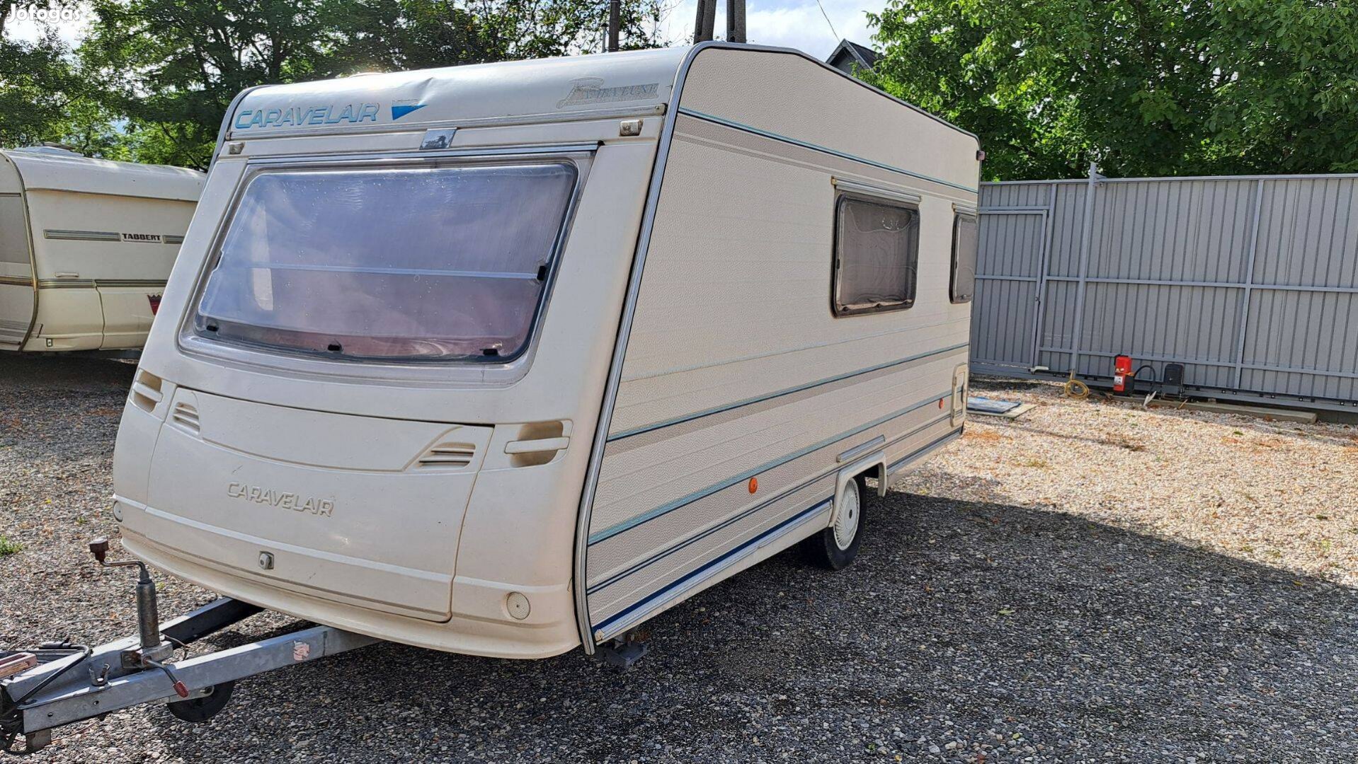 Lakókocsi: Caravelair 450 eladó