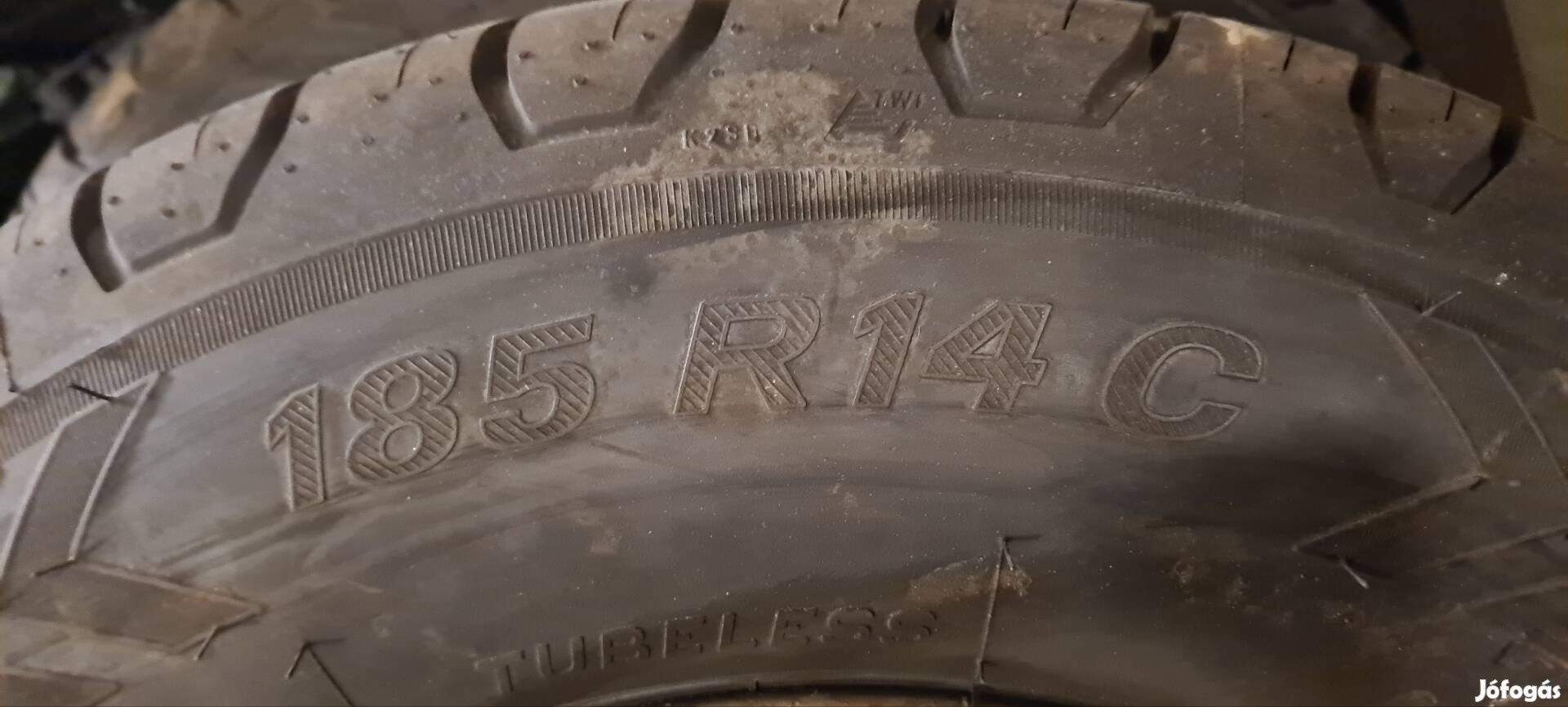 Lakókocsi felni új gumikkal 185 14c