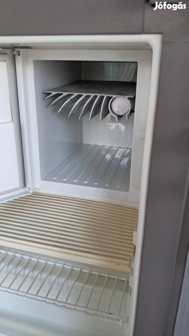Lakókocsi hűtő eladó