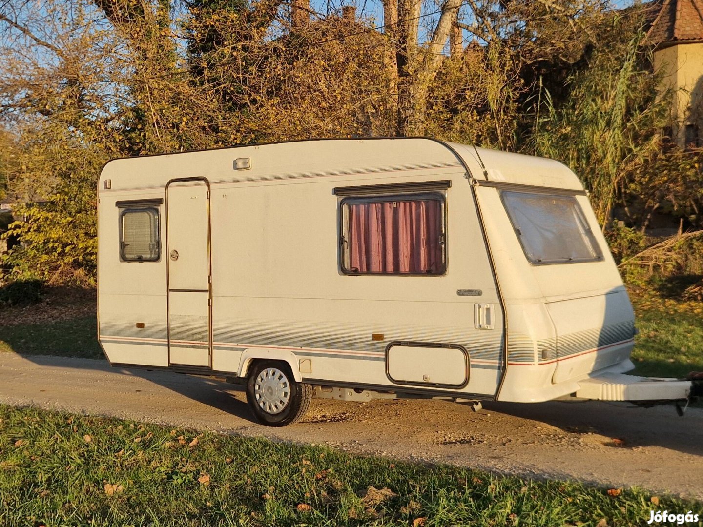 Lakókocsi jó állapotban a szállítás megoldható