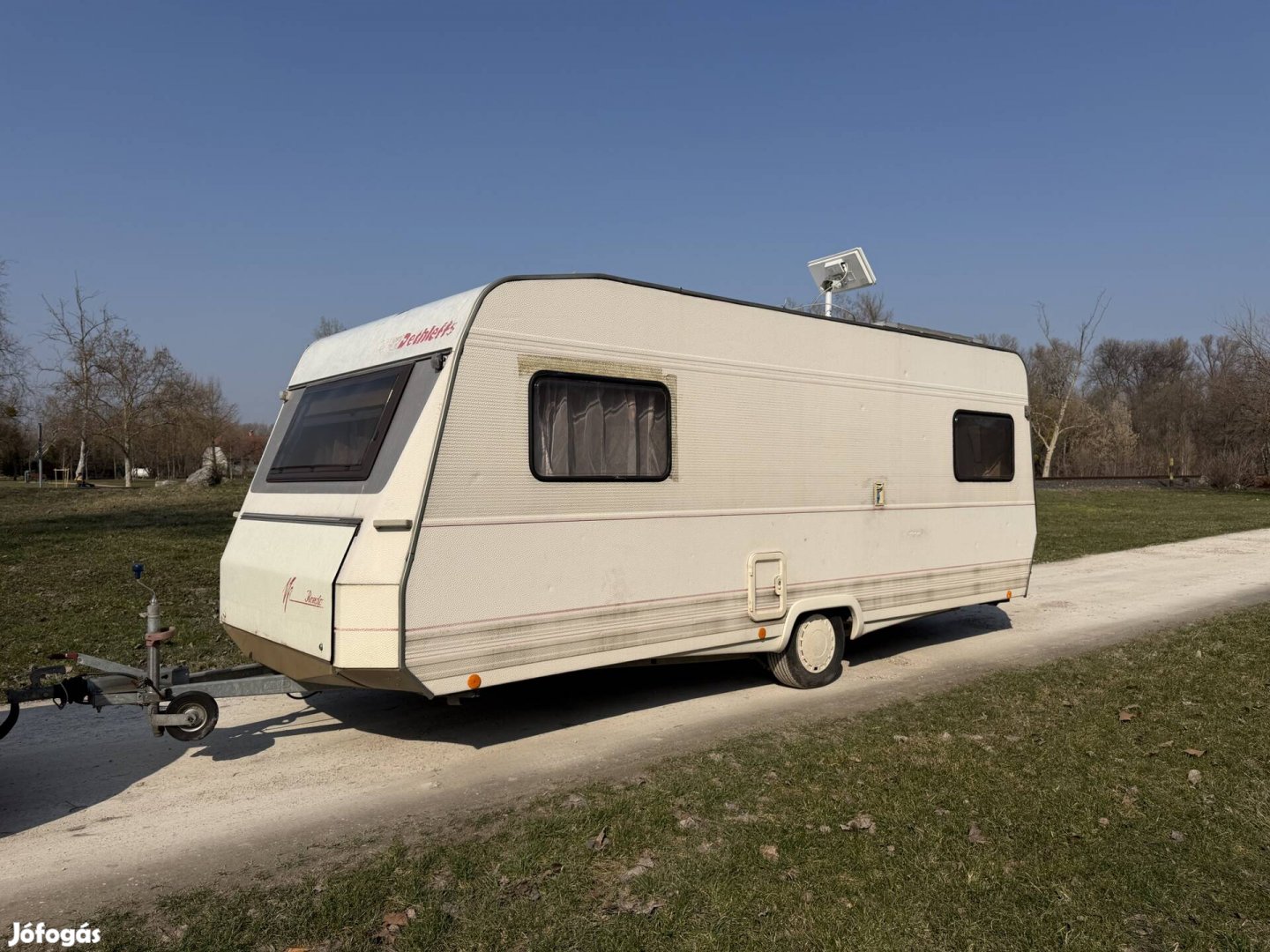 Lakókocsi jó állapotú, 4-5 személyes, a szállítás megoldható