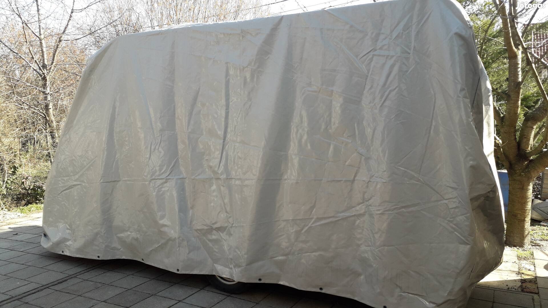 Lakókocsi takaróponyva.