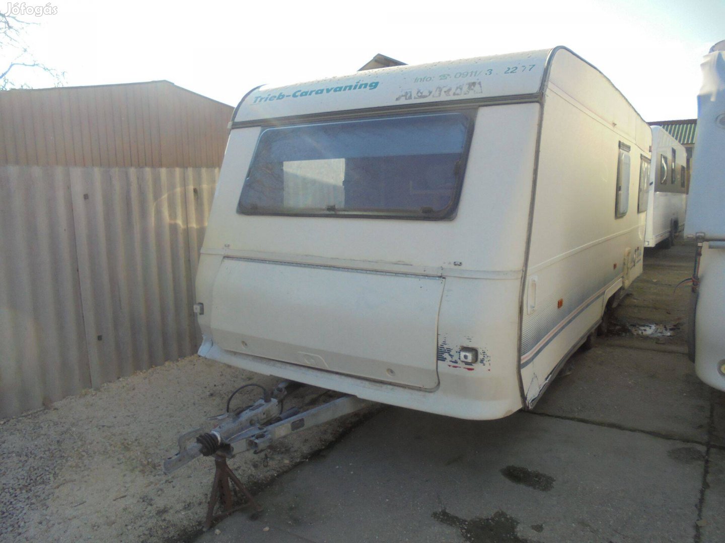 Lakókocsi telepítésre 5 személyes, akár szállítással