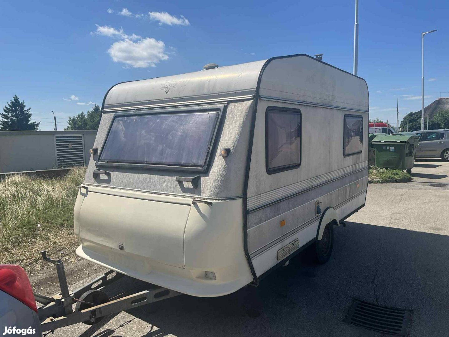 Lakókocsi tusolóval,4 fős