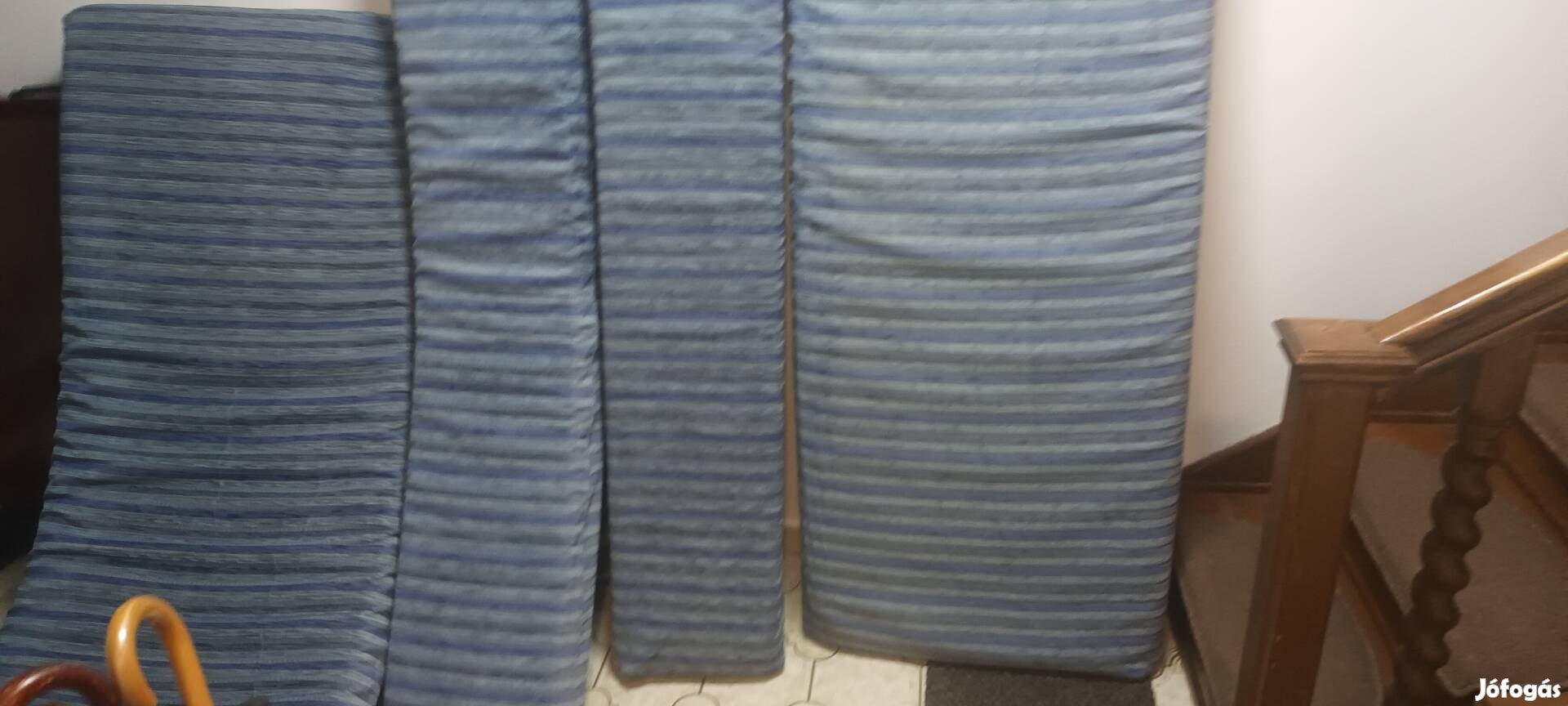 Lakokocsiba ülö garnitúra eladó 