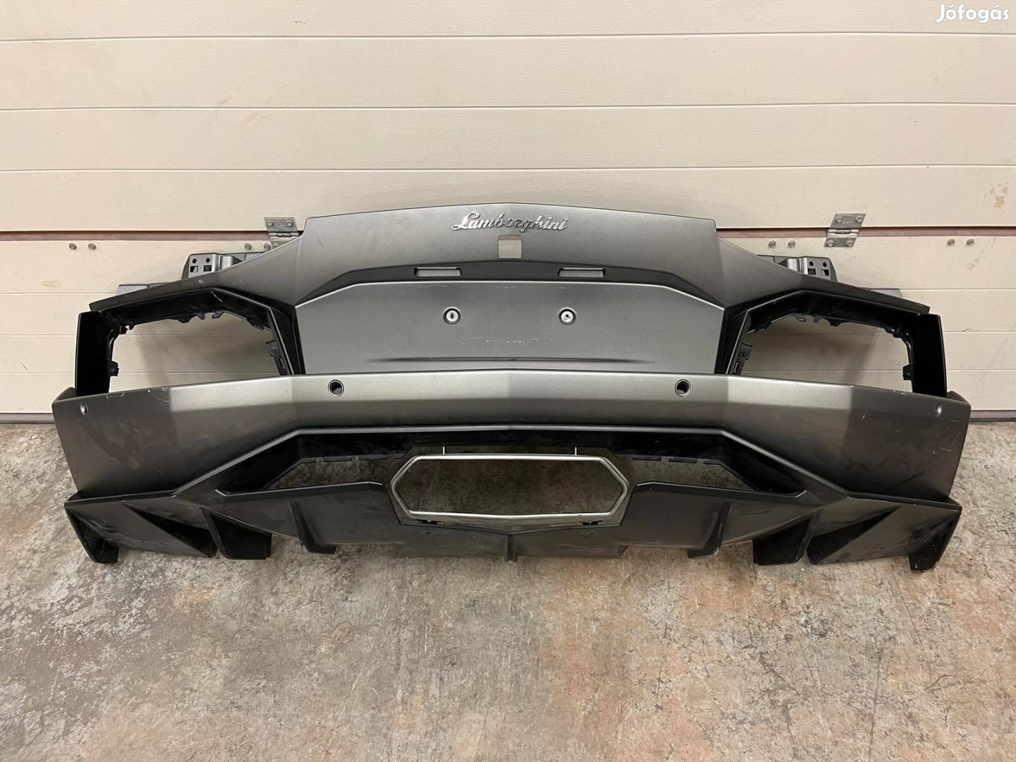 Lamborghini Aventador hátsó lökhárító lökő 470 807 309
