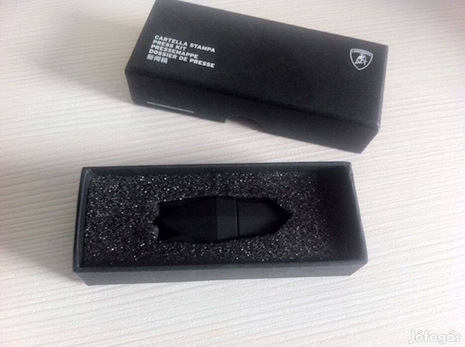 Lamborghini egyedi formájú USB pendrive