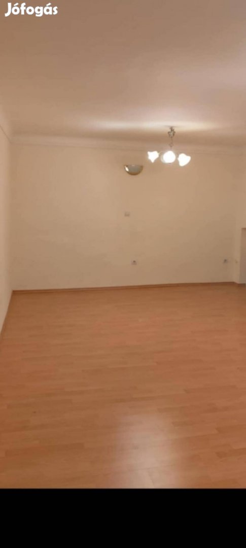Laminált padló, bontott, megkimélt állapotban 