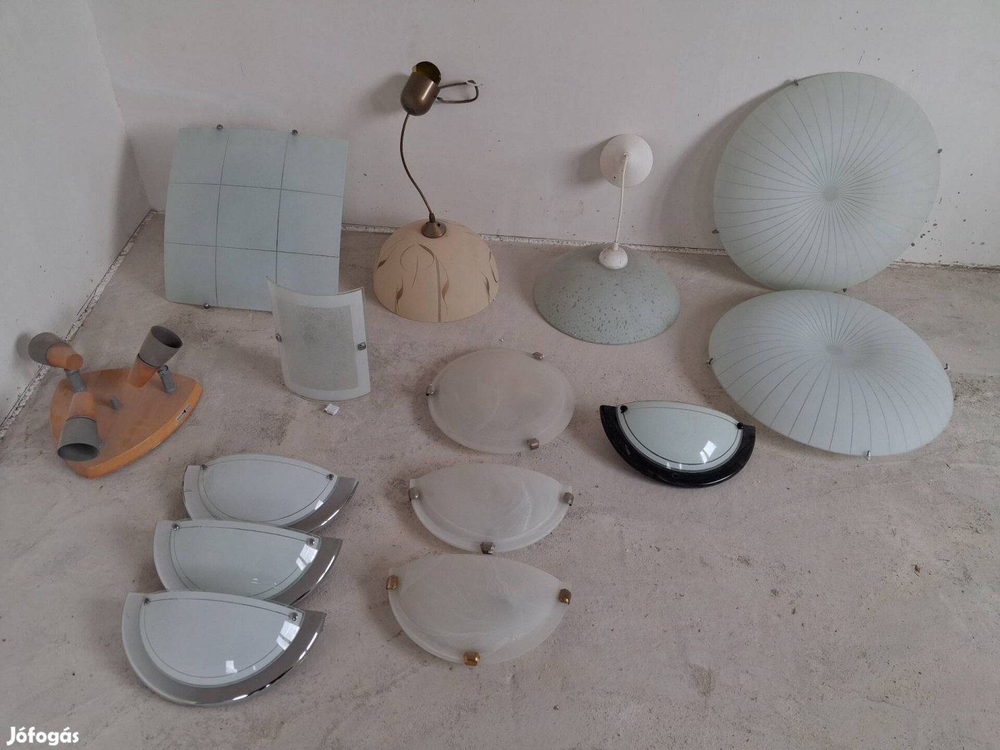 Lámpák eladók