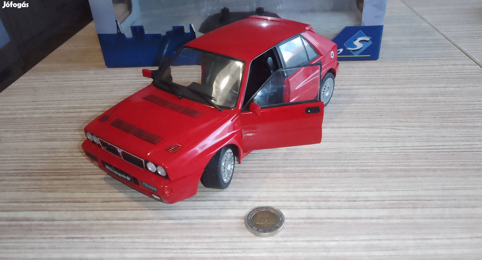 Lancia Delta HF Integrale 1:18 gyűjtői fém modell.