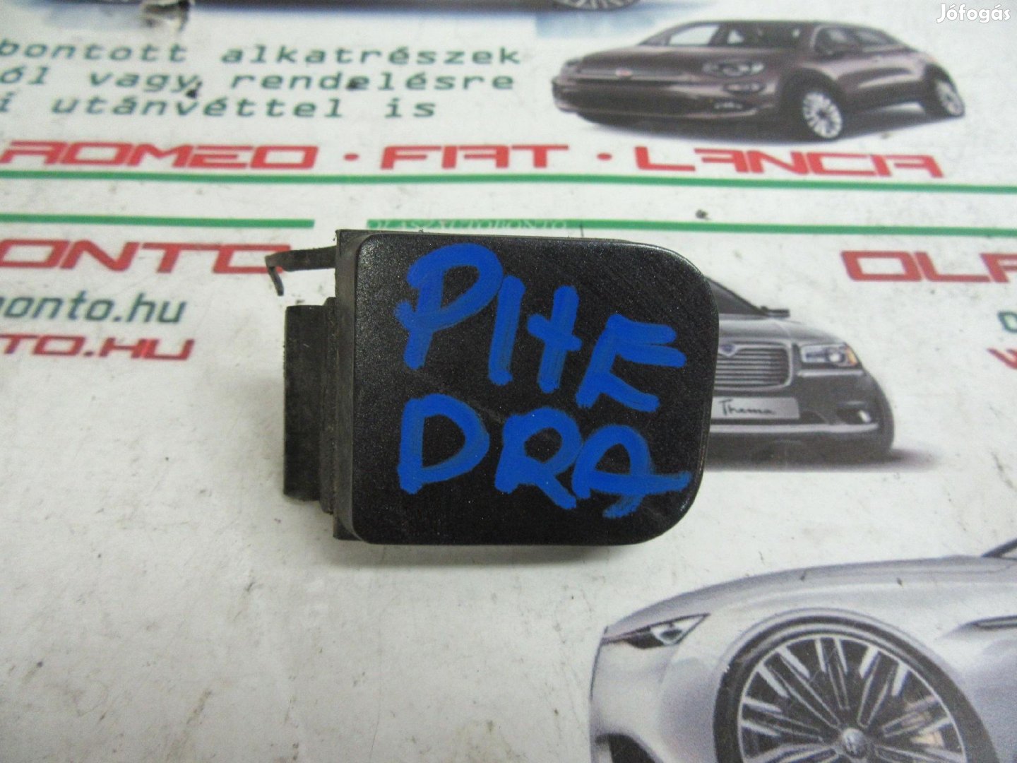 Lancia Phedra szürke színű, hátsó vonószem takaró