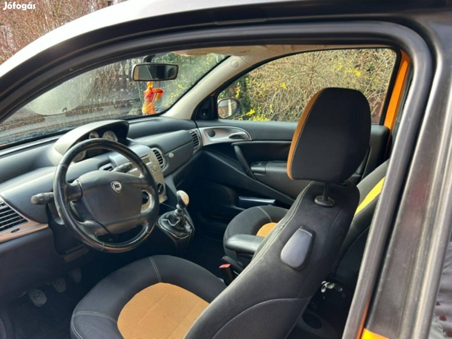 Lancia Ypsilon momo design