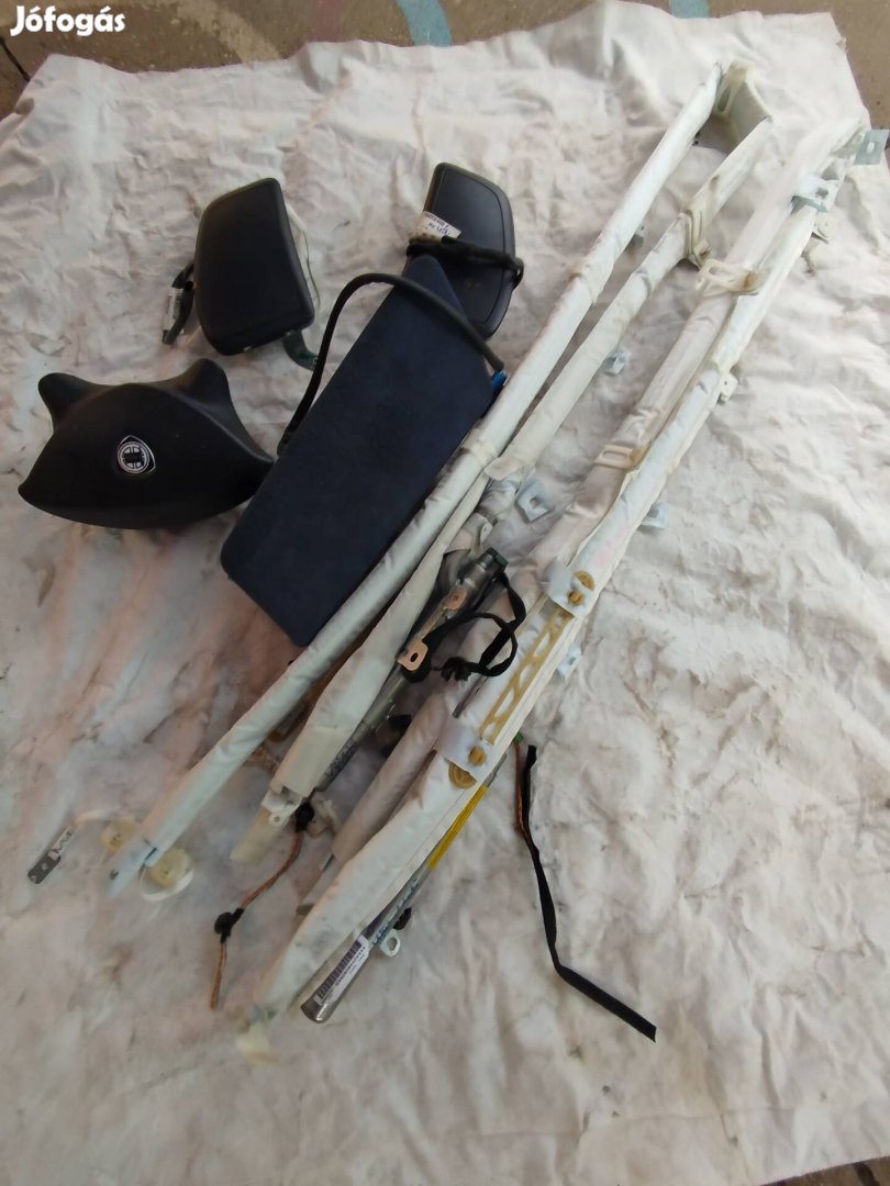 Lancia phedra alkatrészek eladók.