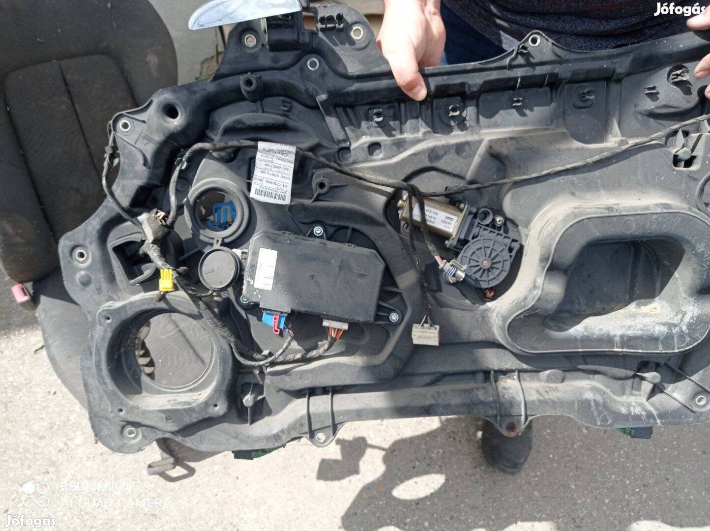 Lancia y jobb ablakemelő szerkezet beépitő panellal
