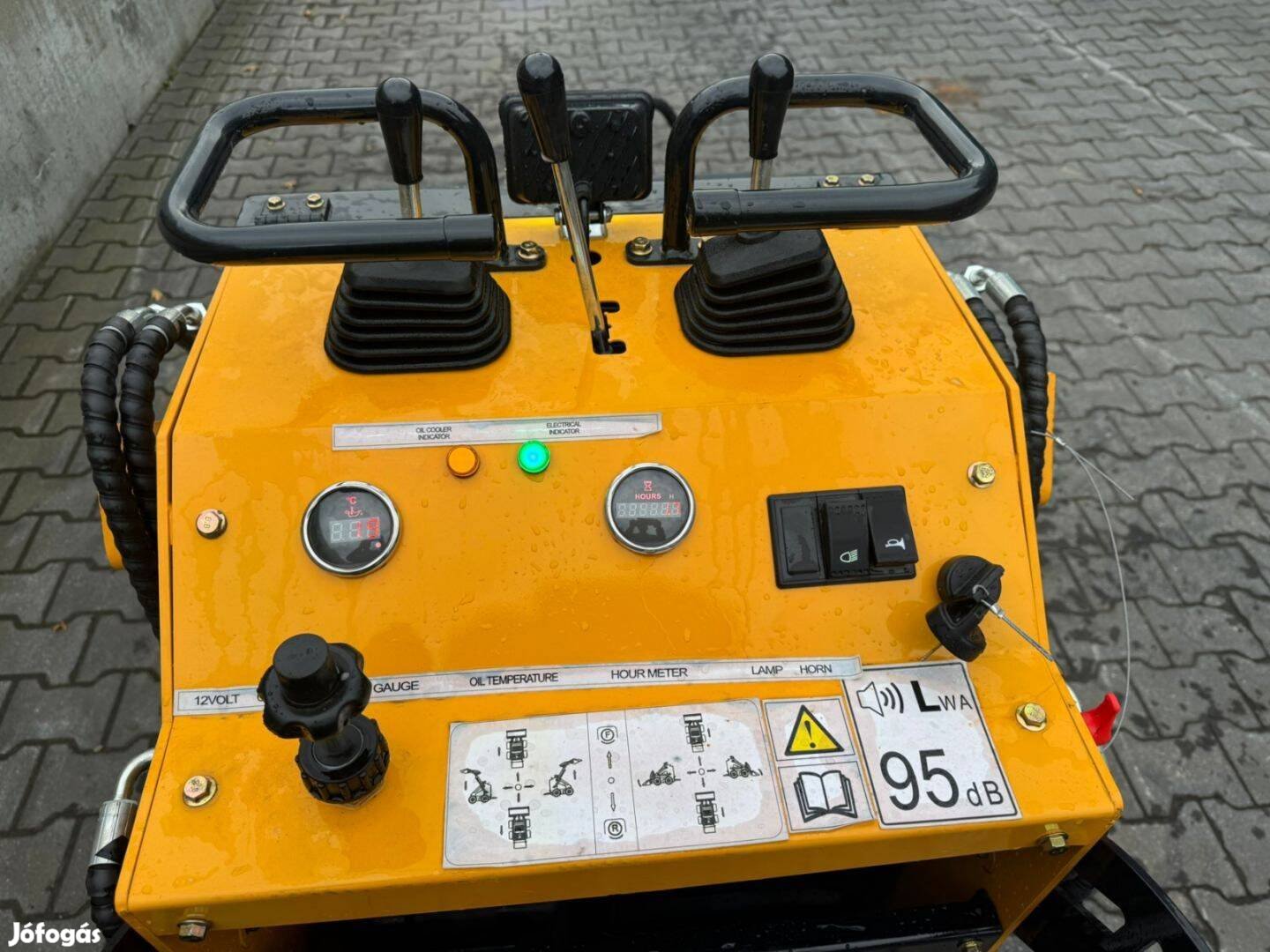 Lánctalpas mini rakodó benzinmotorral