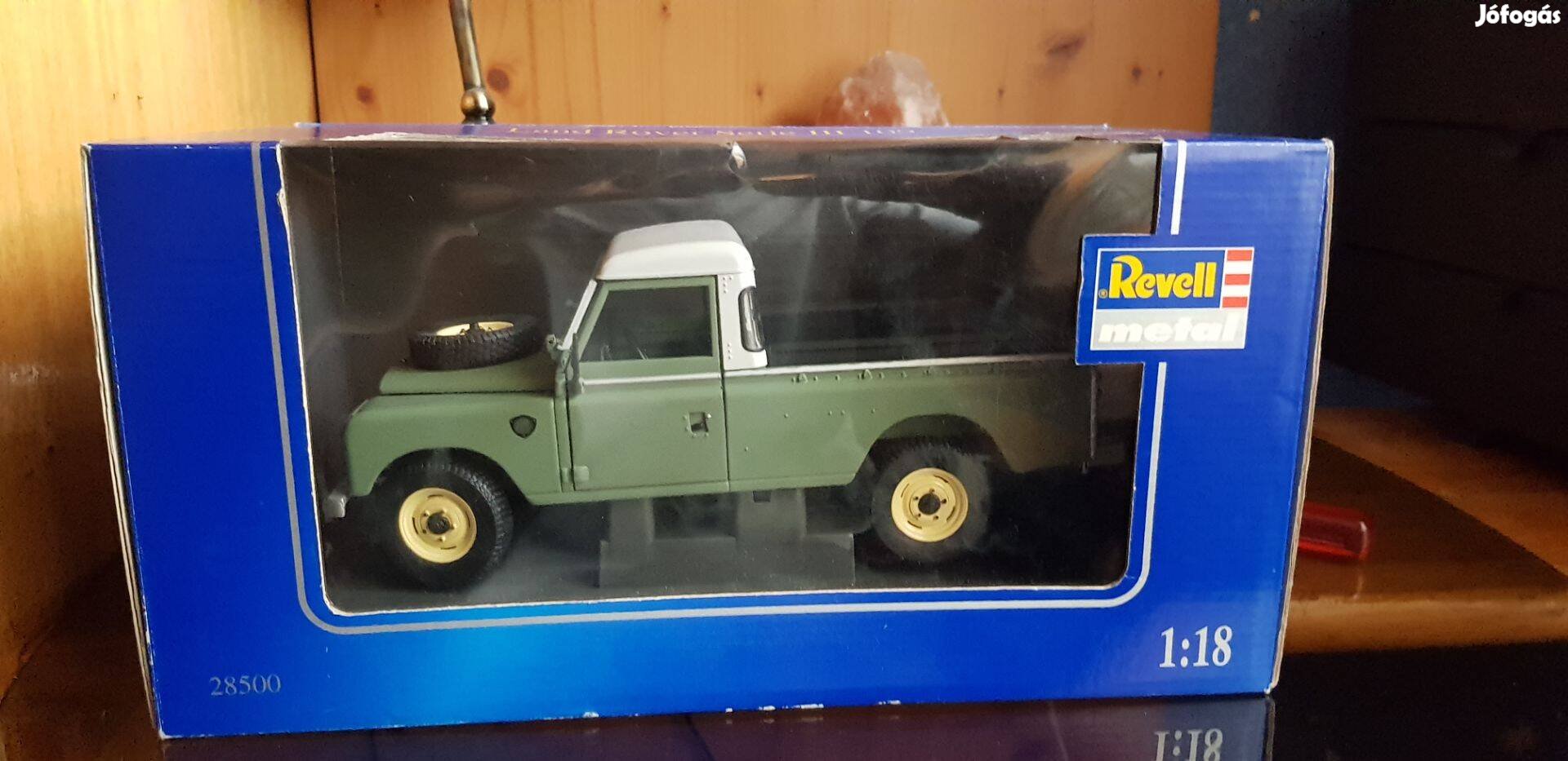 Land Rover 109 III. 1:18 Revell