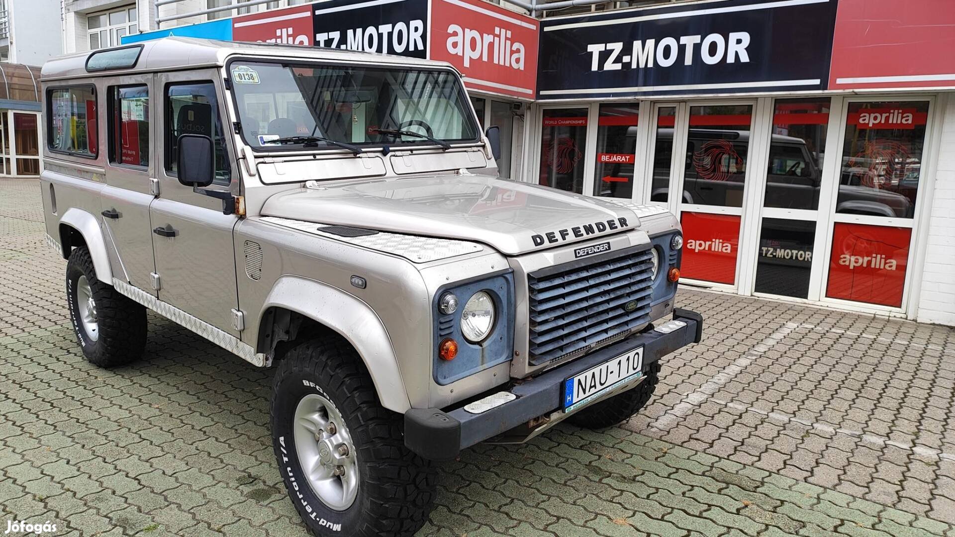 Land Rover DEFENDER 110 SW 2.5 TD5 9 személy +...