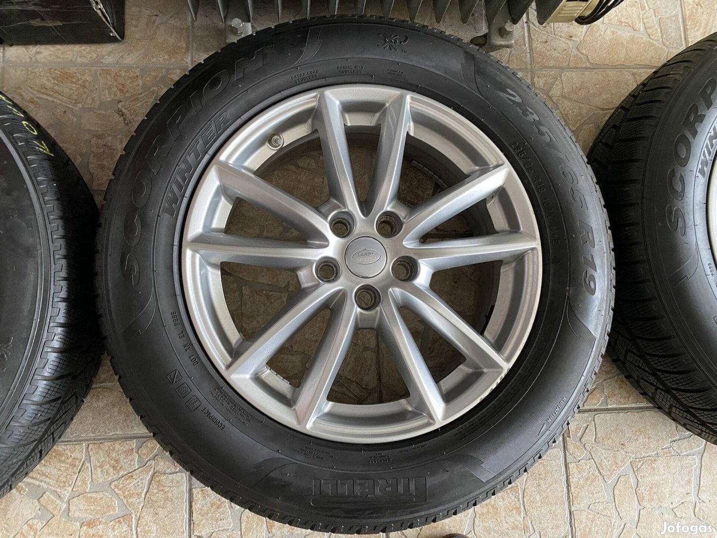 Land Rover Range Rover felni 5x120 Pirelli gumi 235/65 R19 Tpms