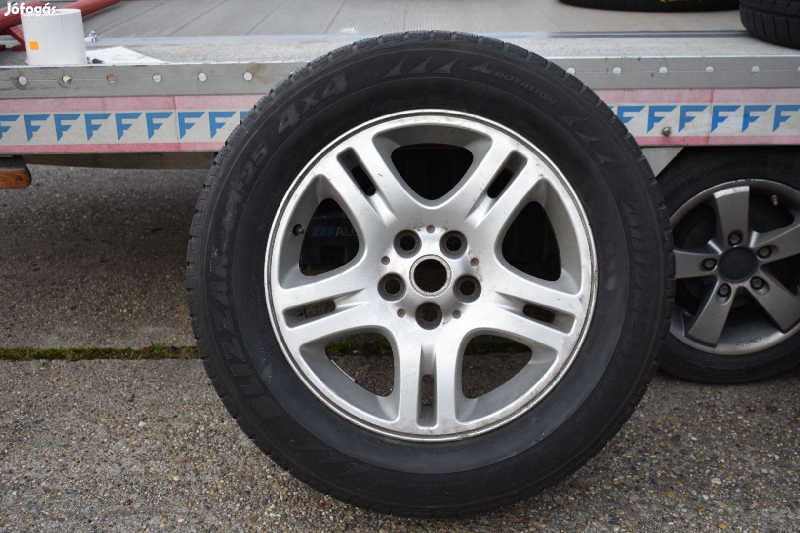 Land Rover felni 255/60 R18-as téli Bridgestone gumival 4db