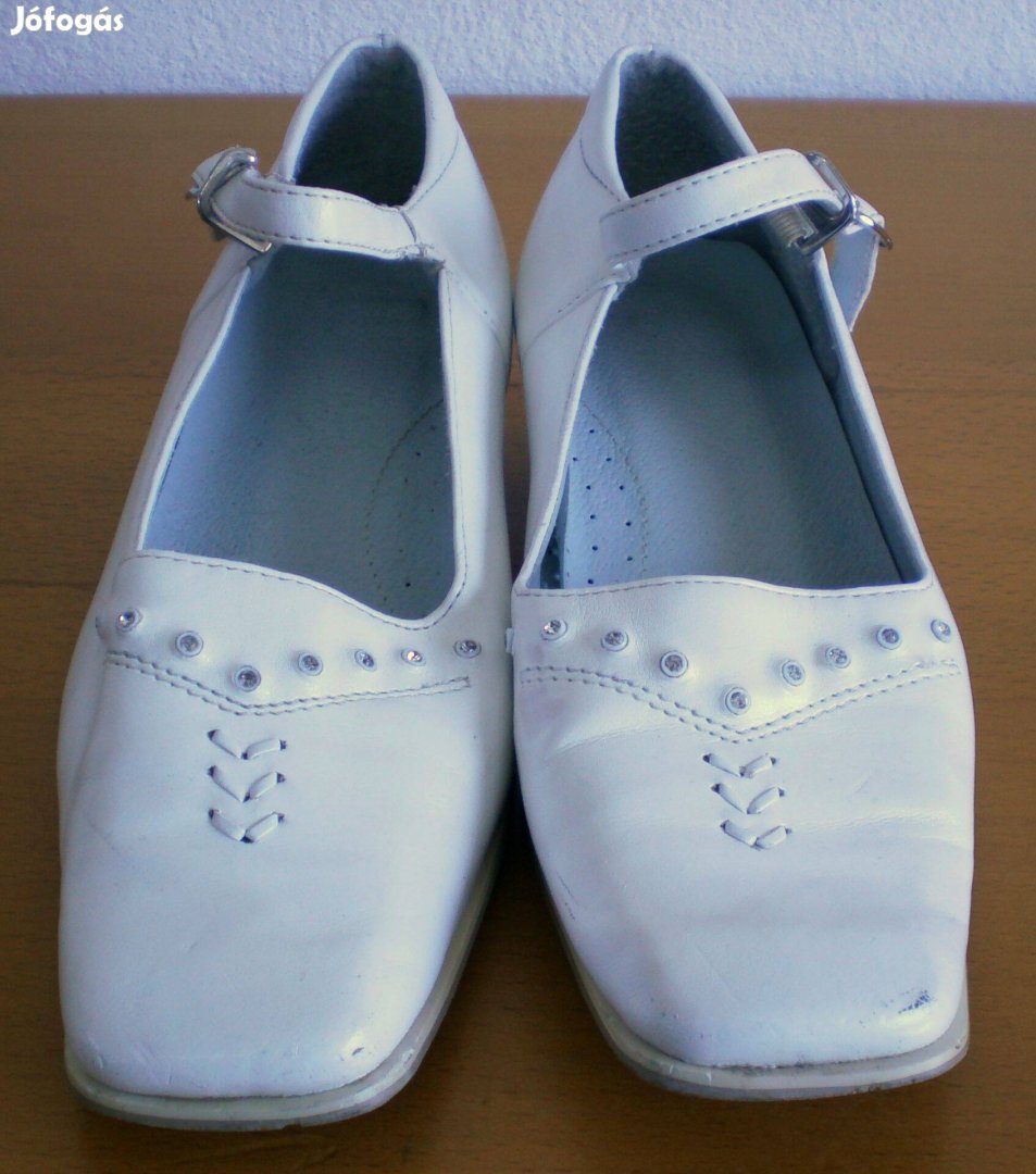 Lányka fehér alkalmi cipő 34-es