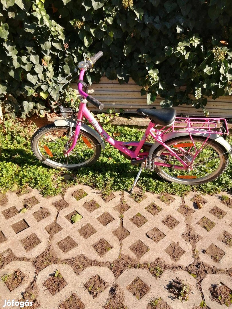 Lányka kerékpár